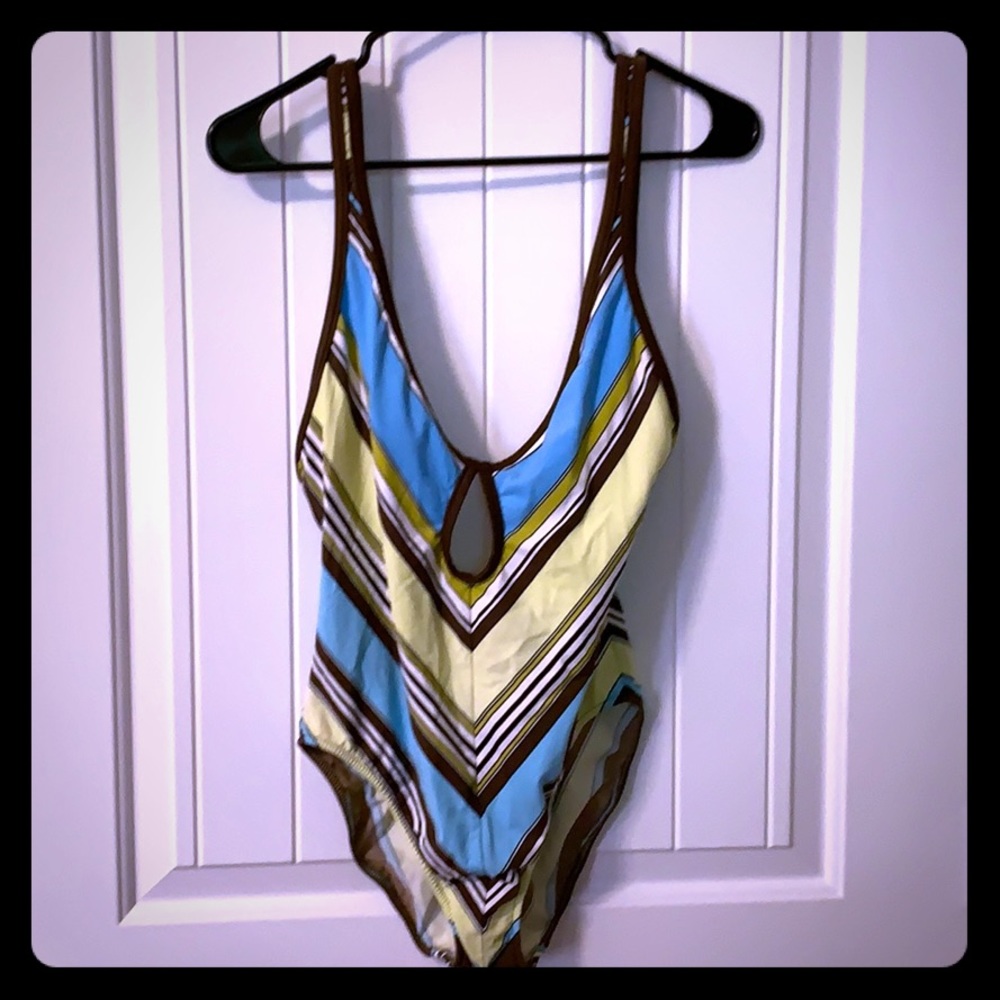 👙 VENUS Chevron One Piece Swimsuit 👙